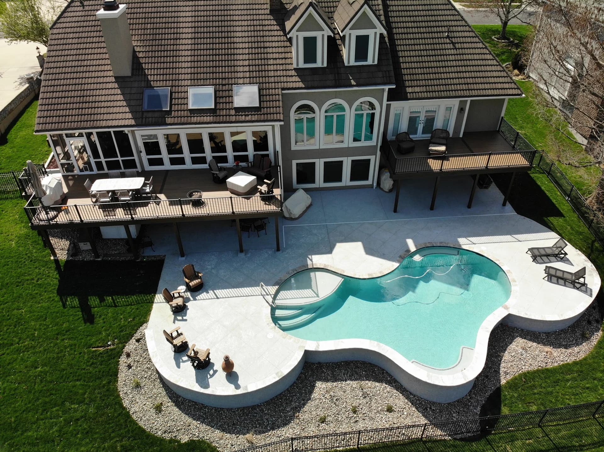 Composite Deck with Aluminum Railing — cover photo