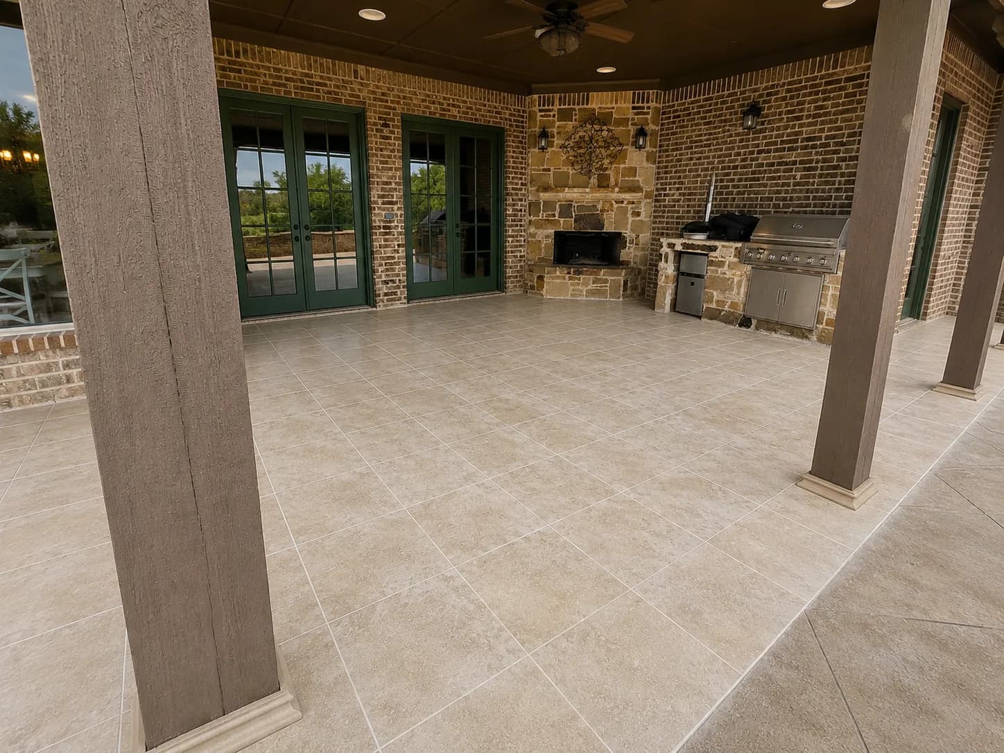 Travertine patio & outdoor kitchen